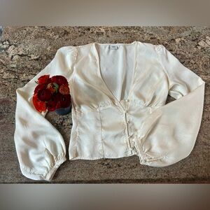 Aritzia Creme bodiced waist, full sleeves sz 4